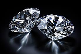 Sapphire
Sapphire is one of the most precious and popular gemstones, renowned for its stunning blue hue, although it can be found in other colors such as yellow, pink, and green.